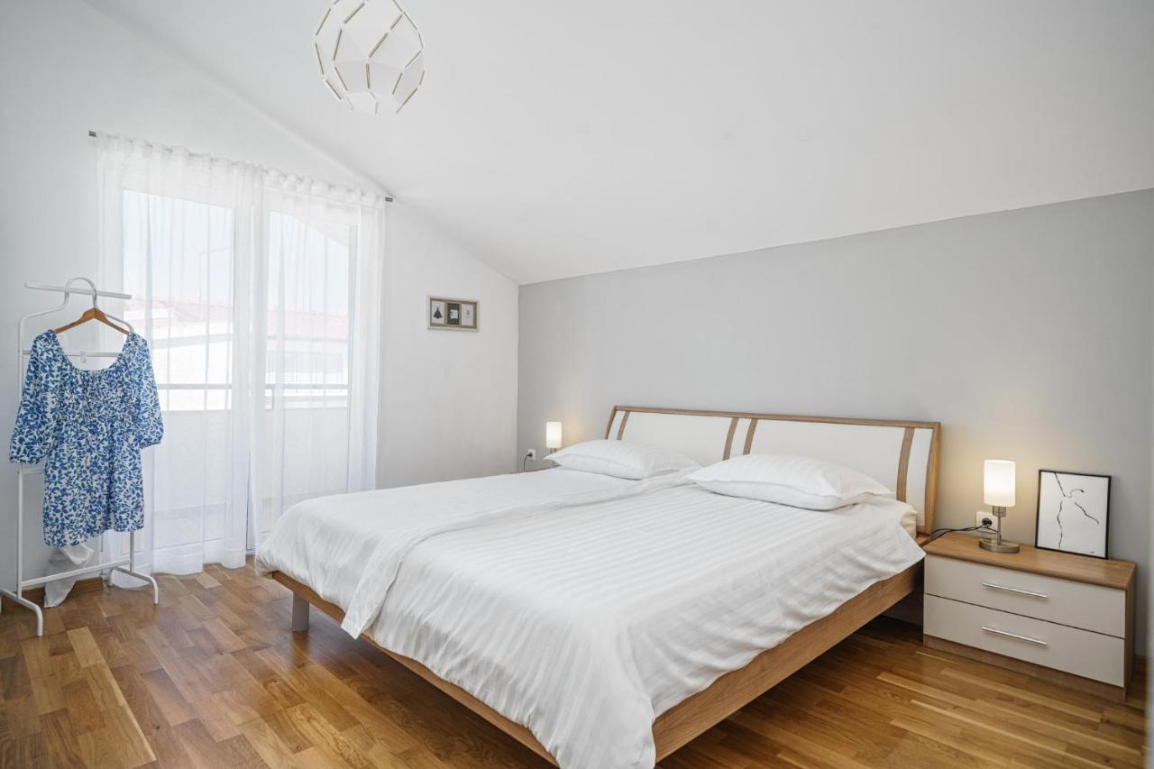 Family Petrov Apartments Vodice Exterior foto