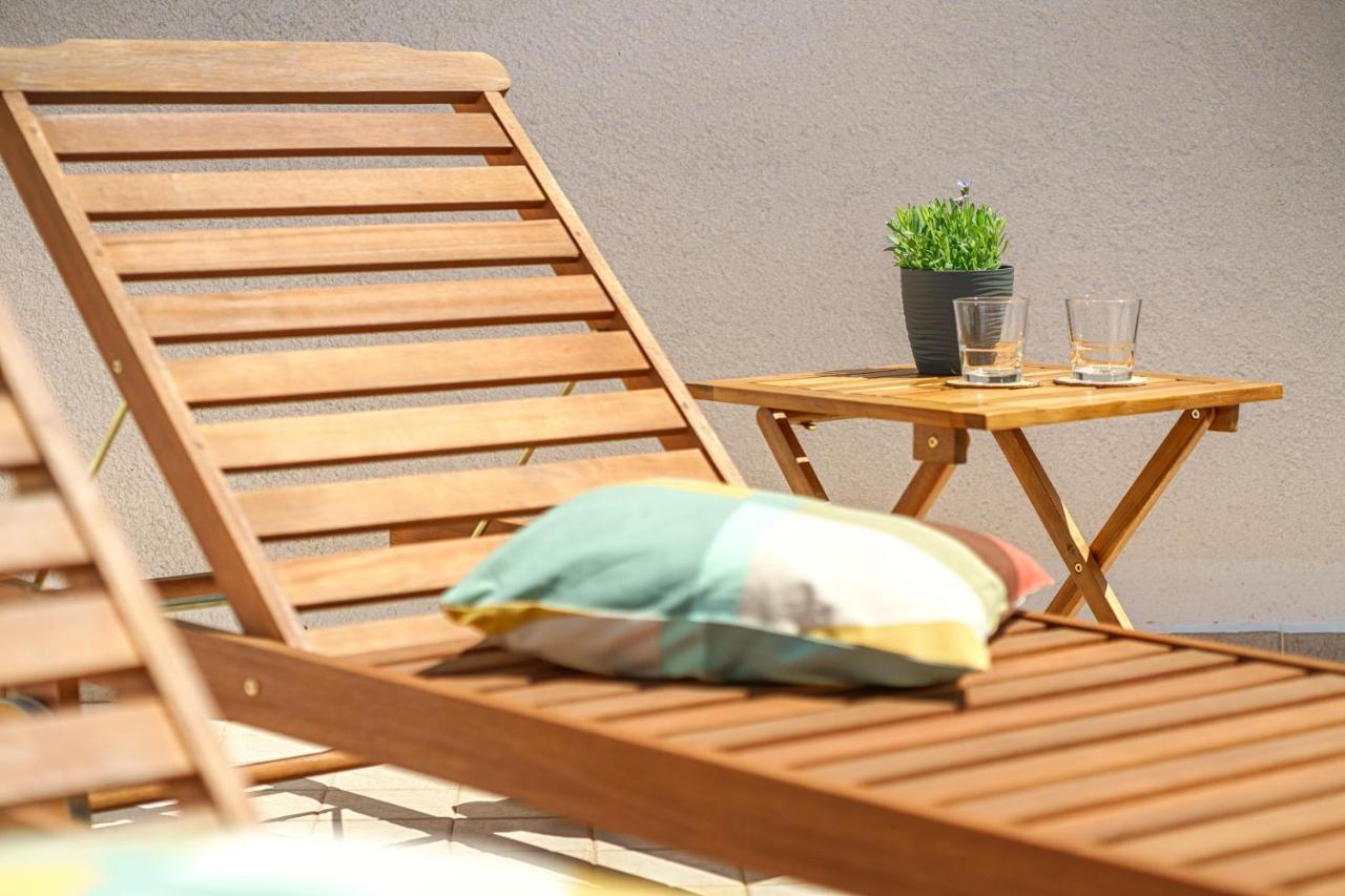 Family Petrov Apartments Vodice Exterior foto