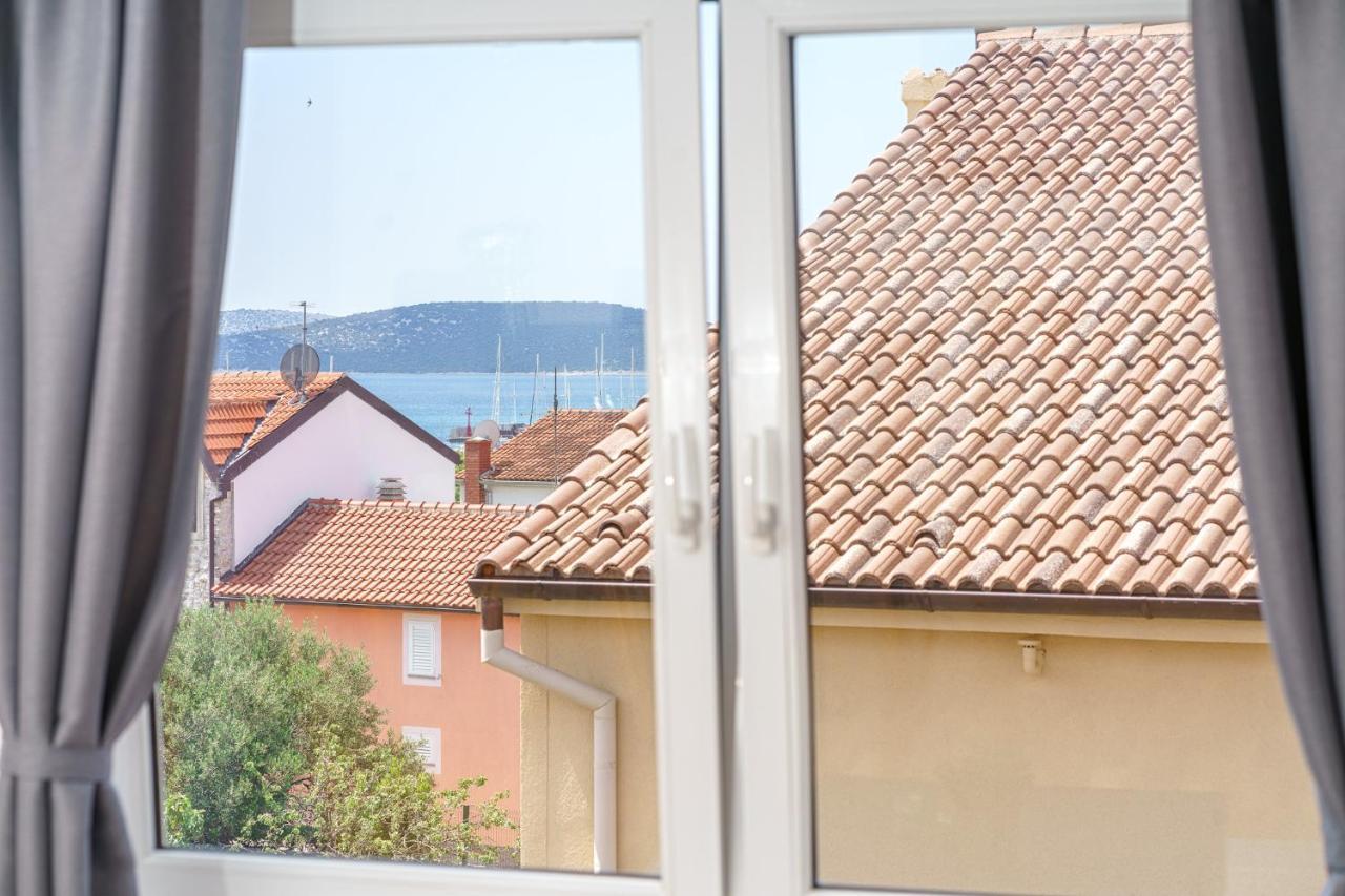 Family Petrov Apartments Vodice Exterior foto