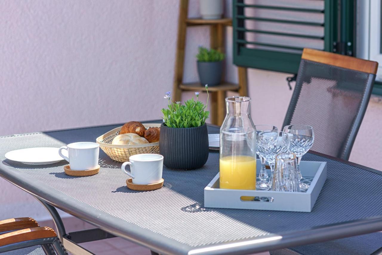 Family Petrov Apartments Vodice Exterior foto