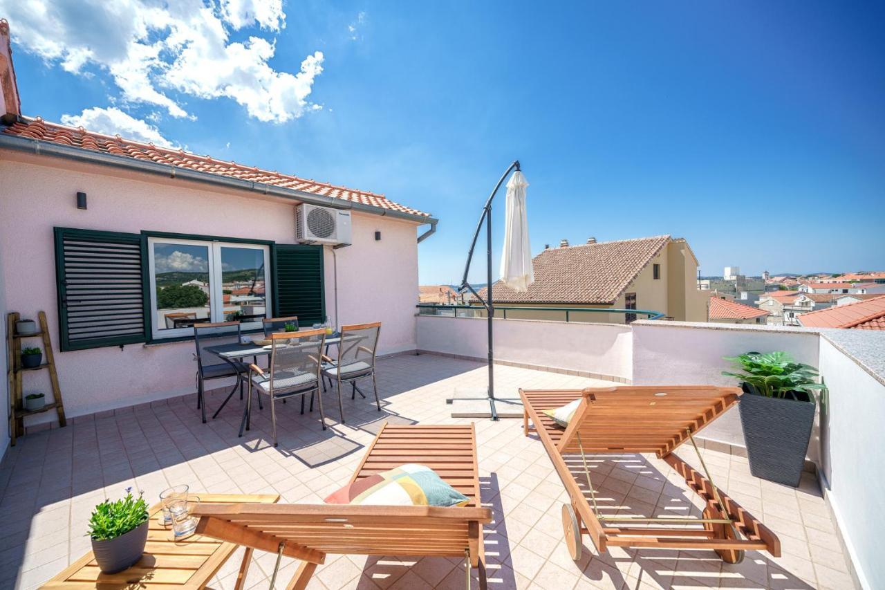 Family Petrov Apartments Vodice Exterior foto