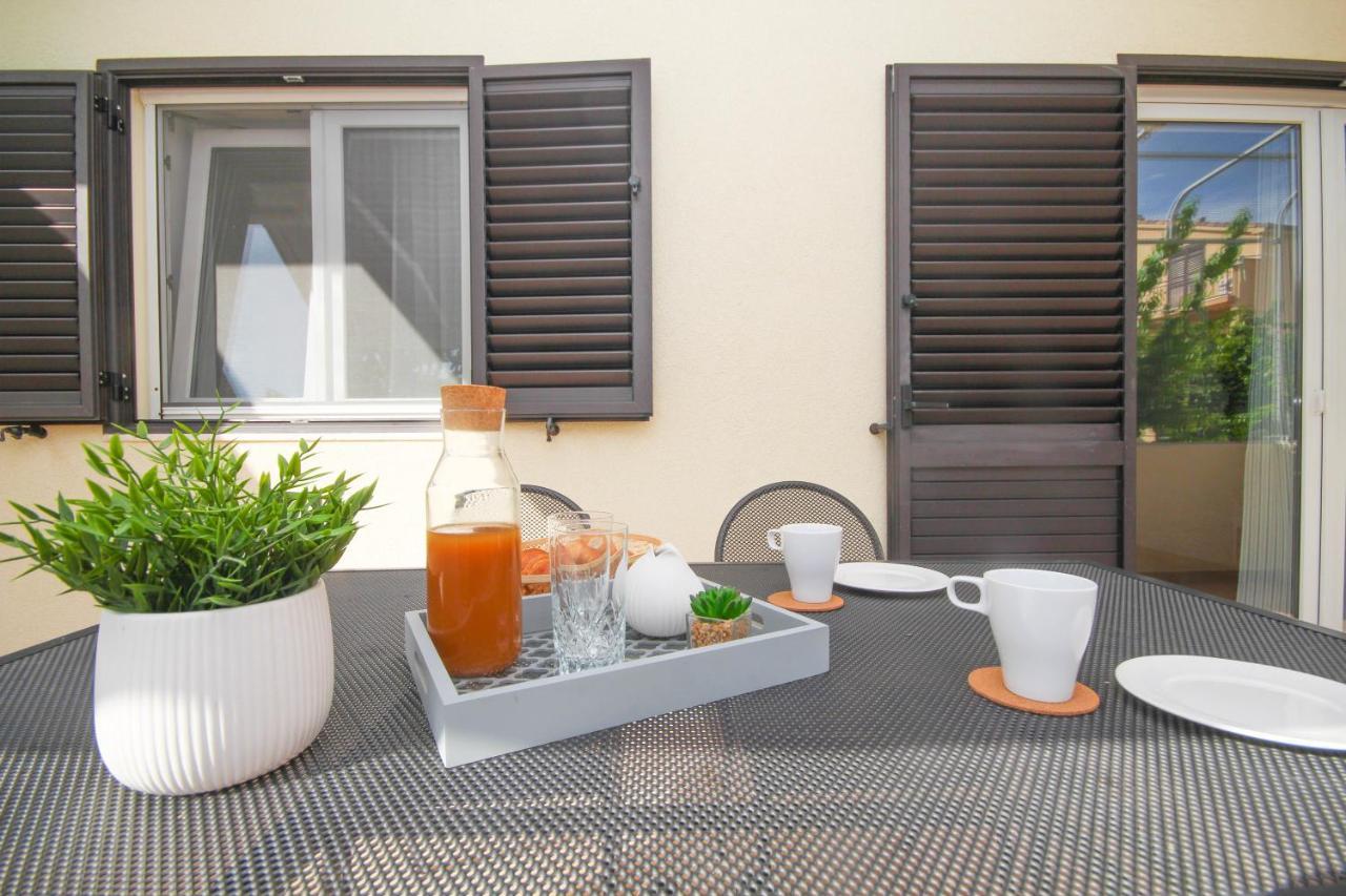 Family Petrov Apartments Vodice Exterior foto