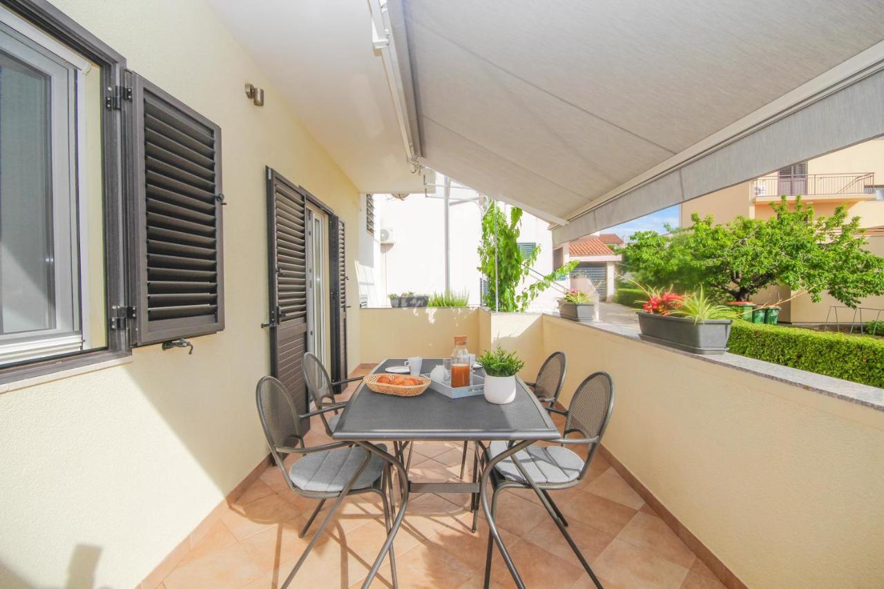 Family Petrov Apartments Vodice Exterior foto