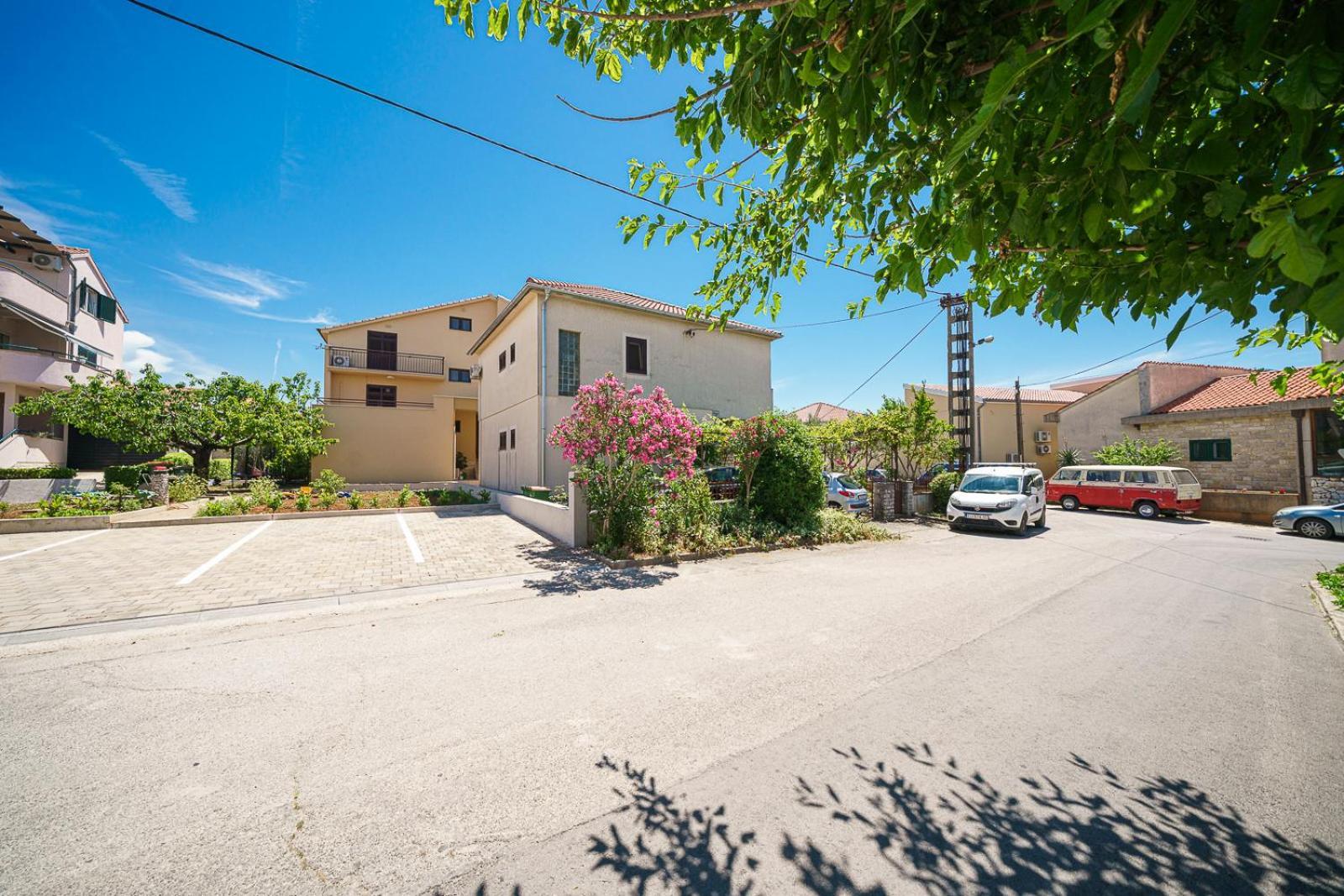 Family Petrov Apartments Vodice Exterior foto