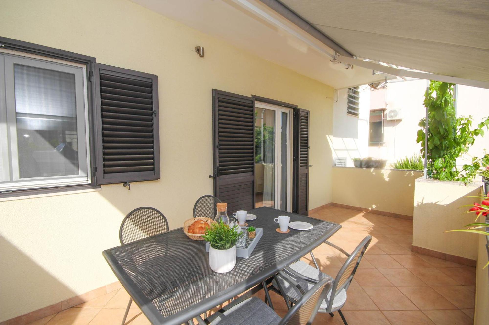 Family Petrov Apartments Vodice Cameră foto