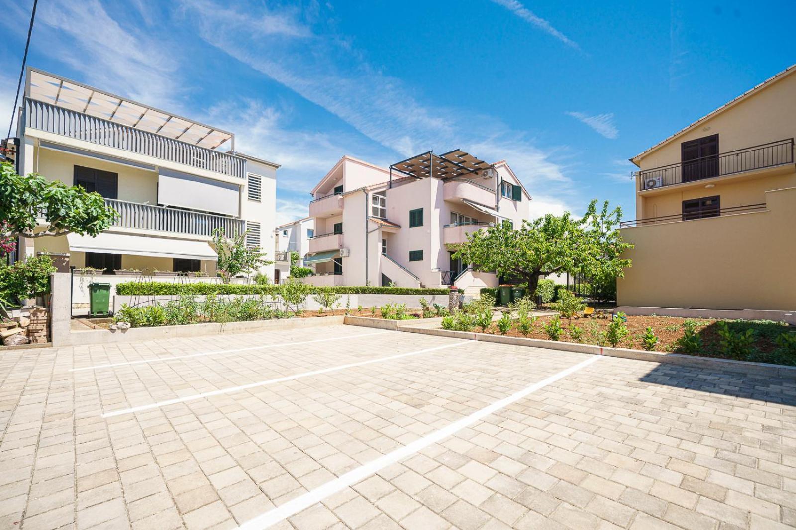 Family Petrov Apartments Vodice Exterior foto