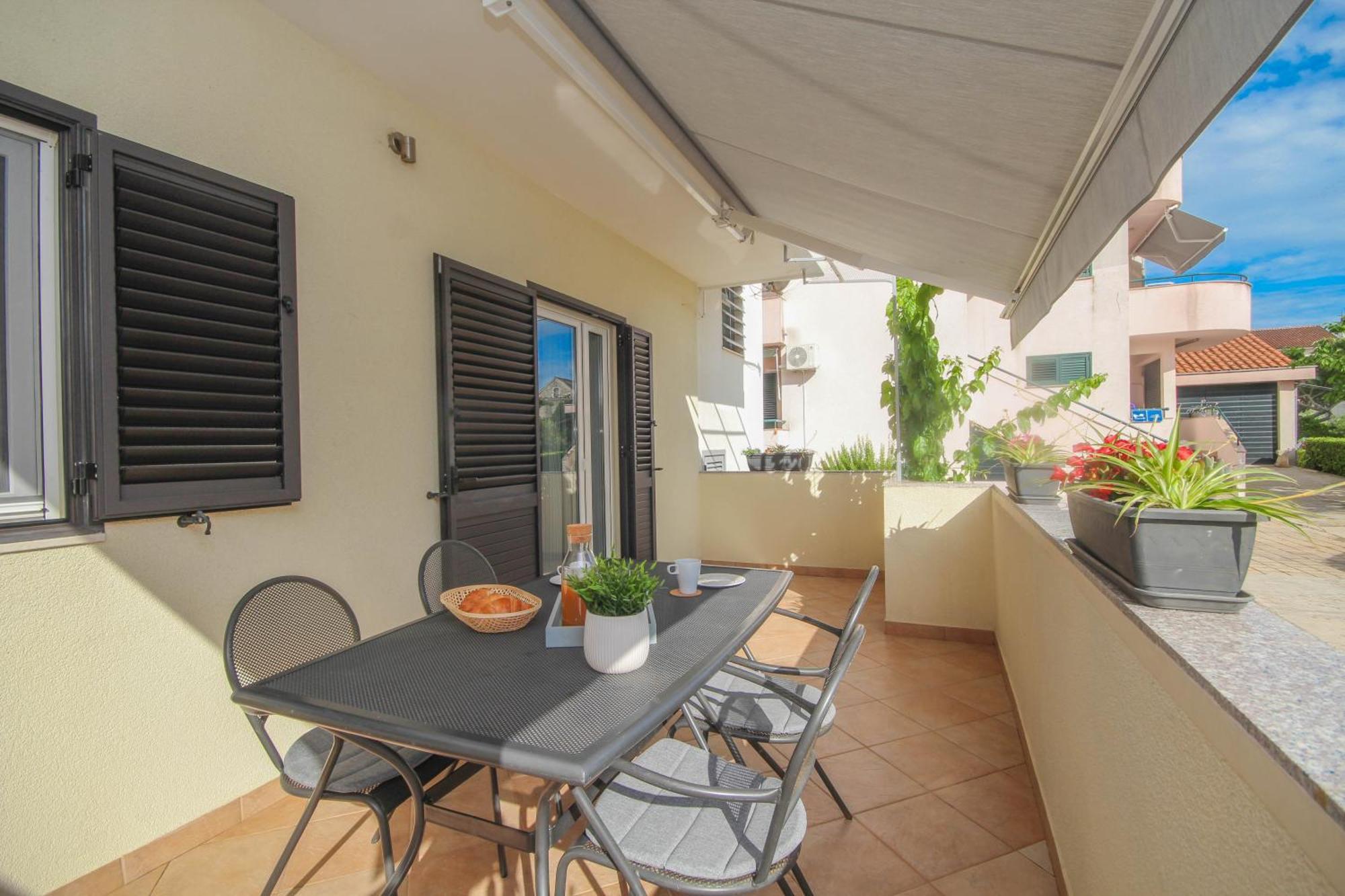Family Petrov Apartments Vodice Cameră foto