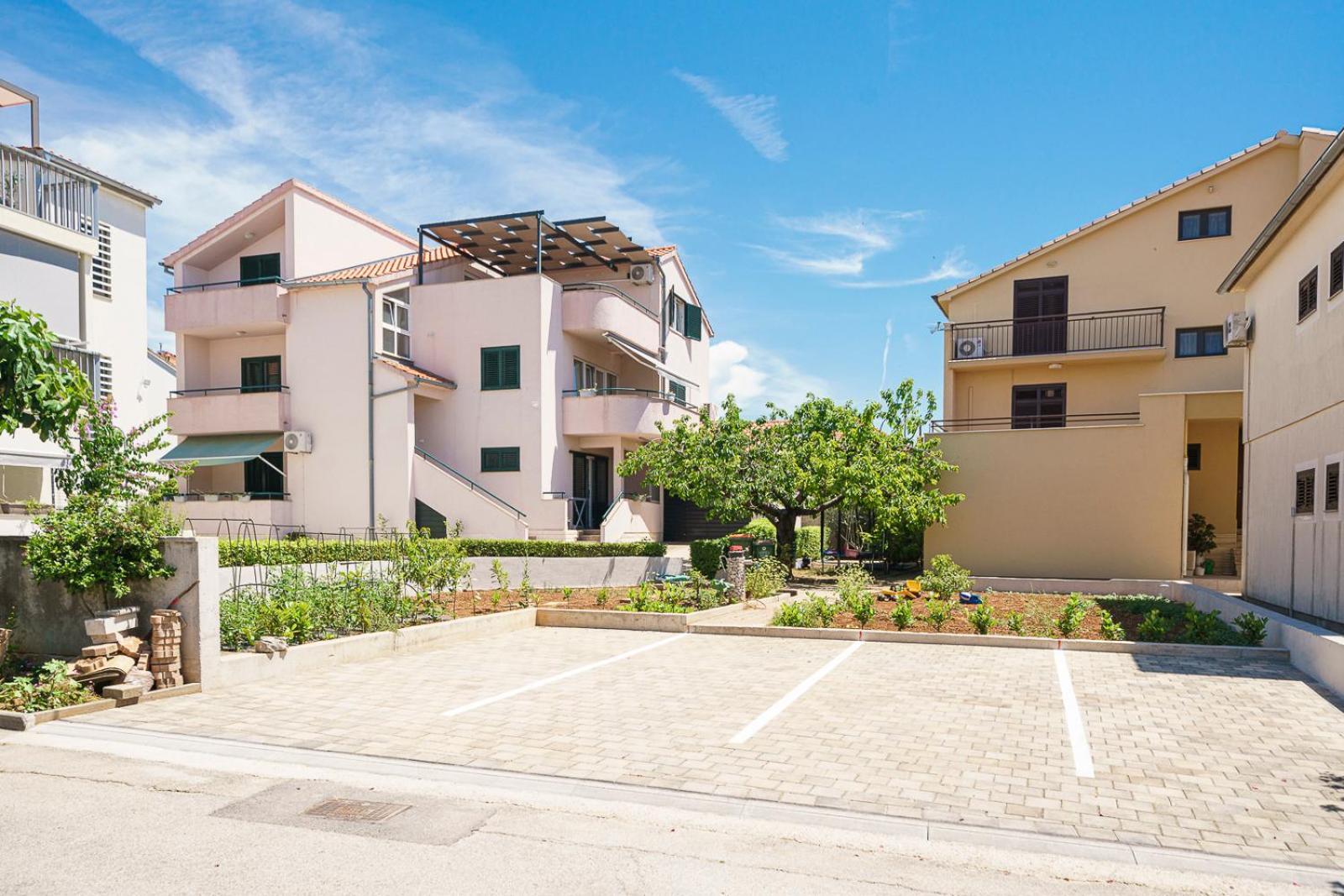 Family Petrov Apartments Vodice Exterior foto