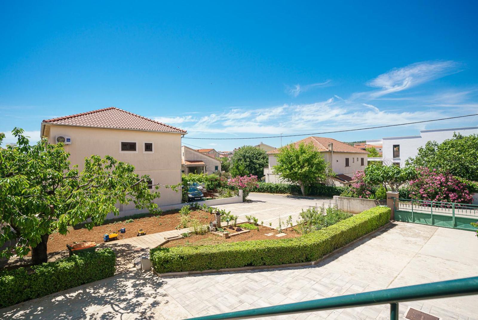 Family Petrov Apartments Vodice Exterior foto